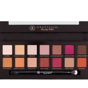 BRAND NEW modern renaissance palette - missing brush - never used